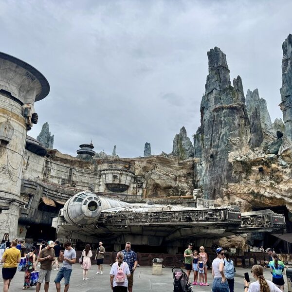 09_GALERIE2_Star-Wars_Galaxys-Edge_Millennium-Falcon