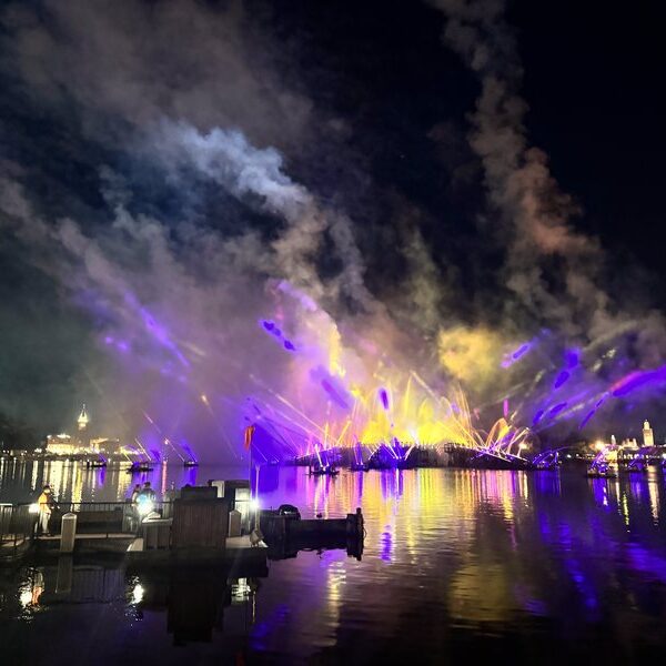 11_EPCOT_Abendshow_Lagoon