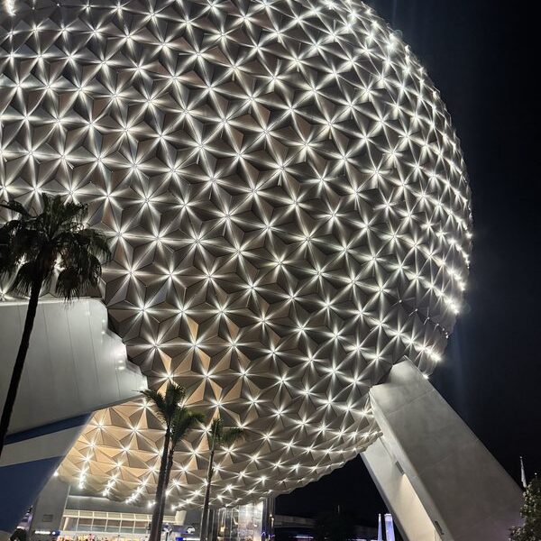 12_EPCOT_Spaceship_Earth_Nacht