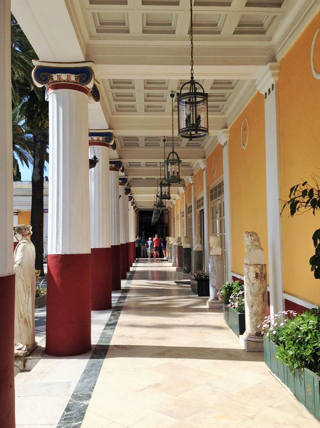 Achilleion_Wandelhalle_Dichter_Bild.Sven_Mueller.jpg Achilleion Korfu - Wandelhalle