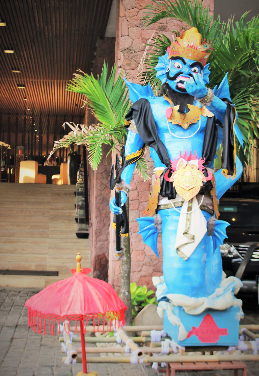 Anantara Seminyak Bali ResortSpa_ogohogoh_Eingang_AndreaFischer©Trips4Kids.de