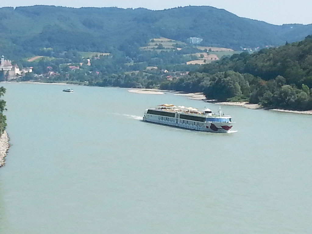 Arosa.Fluss.Donau_Aussicht.Bild_S.Vodicka.jpg Arosa Flussskreuzfahrt Donau - Aussicht