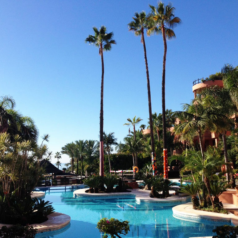 Bahia Kempinski Hotel - Palmen am Pool