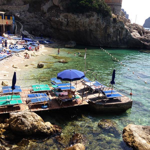 capri_strandbad_mit_liegen capri_strandbad_mit_liegen