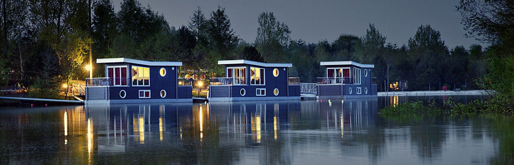 Center Parcs_Bispinger Heide_Hausboote_nachts