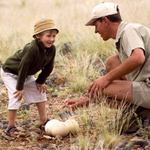 For Family Reisen- Safari mit Kindern_Straußeneier.quadratisch; Bild: PR