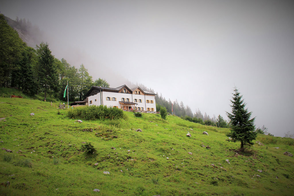Gaudeamushuette Abenddaemmerung Wilder Kaiser © Andrea Fischer Trips4Kids