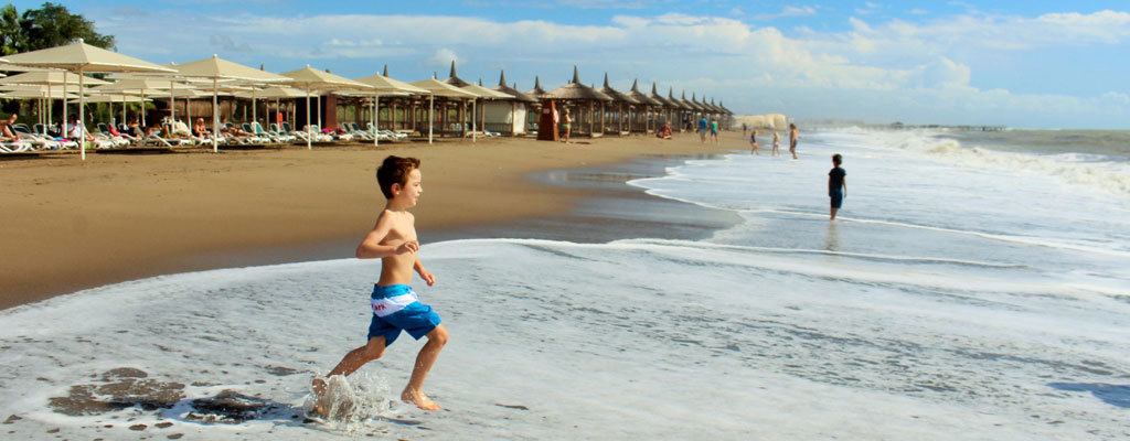 GloriaGolfResort_Belek_Wellen_Strand©AndreaFischer_Trips4Kids.de