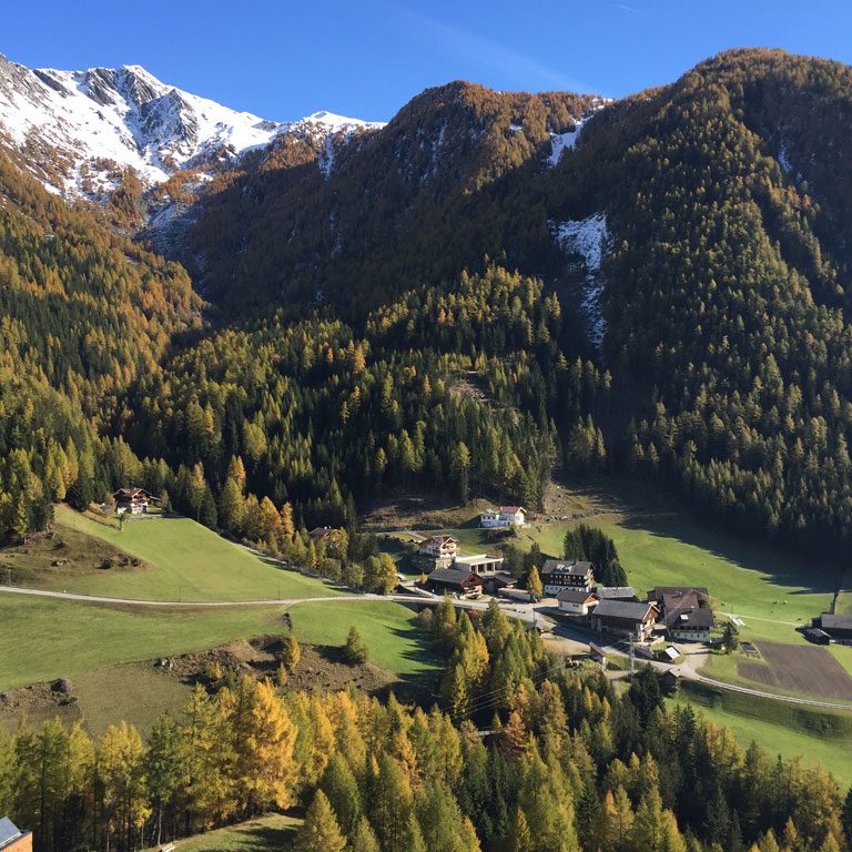 Gradonna Mountain Resort: Ausblick auf Kals; Bild: S.Mueller-Hofner Gradonna Mountain Resort
Ausblick auf Kals
Bild Sandra Mueller-hofner Trips4kids.de