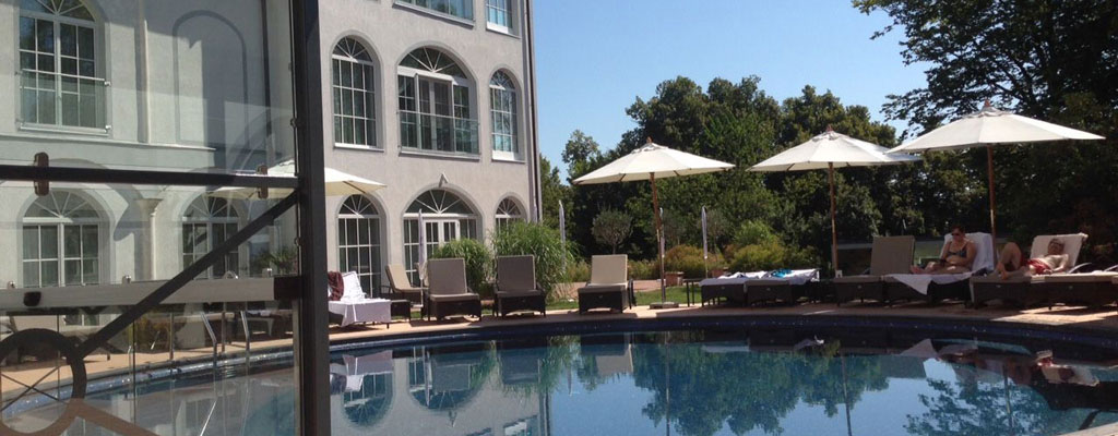 Gut_Ising_Pool_außen.Bild_SMH.quer.jpg