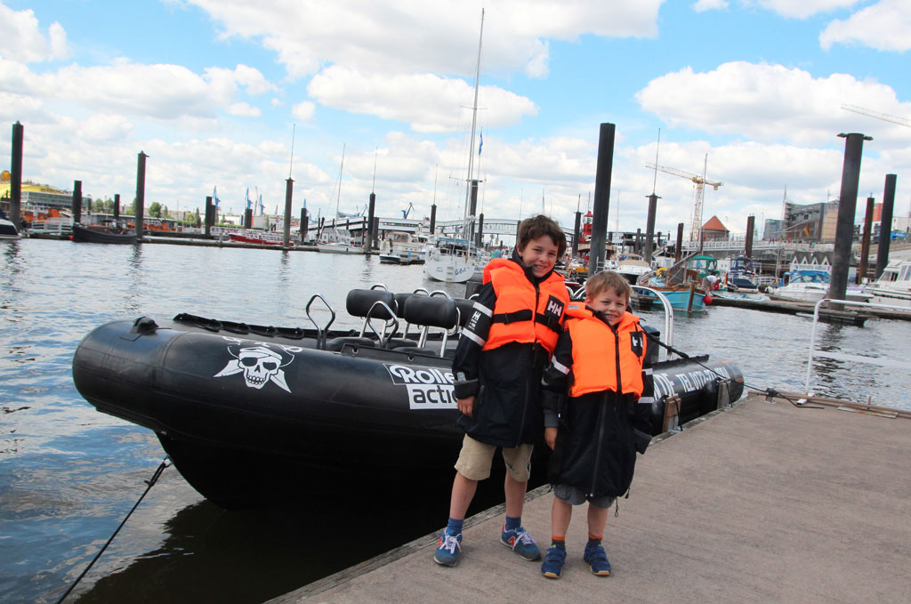 Hamburg-Action im Highspeedboot. Die schnellste Hafenrundfahrt der Stadt! Wir haben es ausprobiert …
