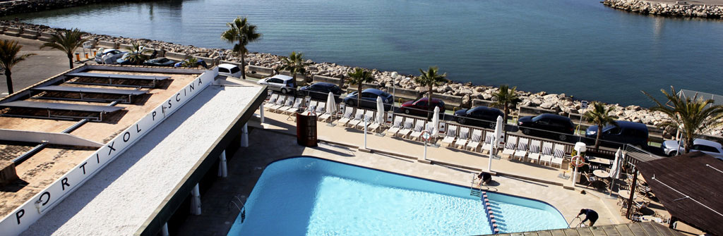 Entspannen unter Palmen einen Katzensprung vom Zentrum Palmas entfernt: Im Hotel Portixol gefällt uns nicht nur die Lage, sondern auch der Pool direkt am Meer, der freundliche Service und das in der chicen Umgebung auch Kinder willkommen sind!