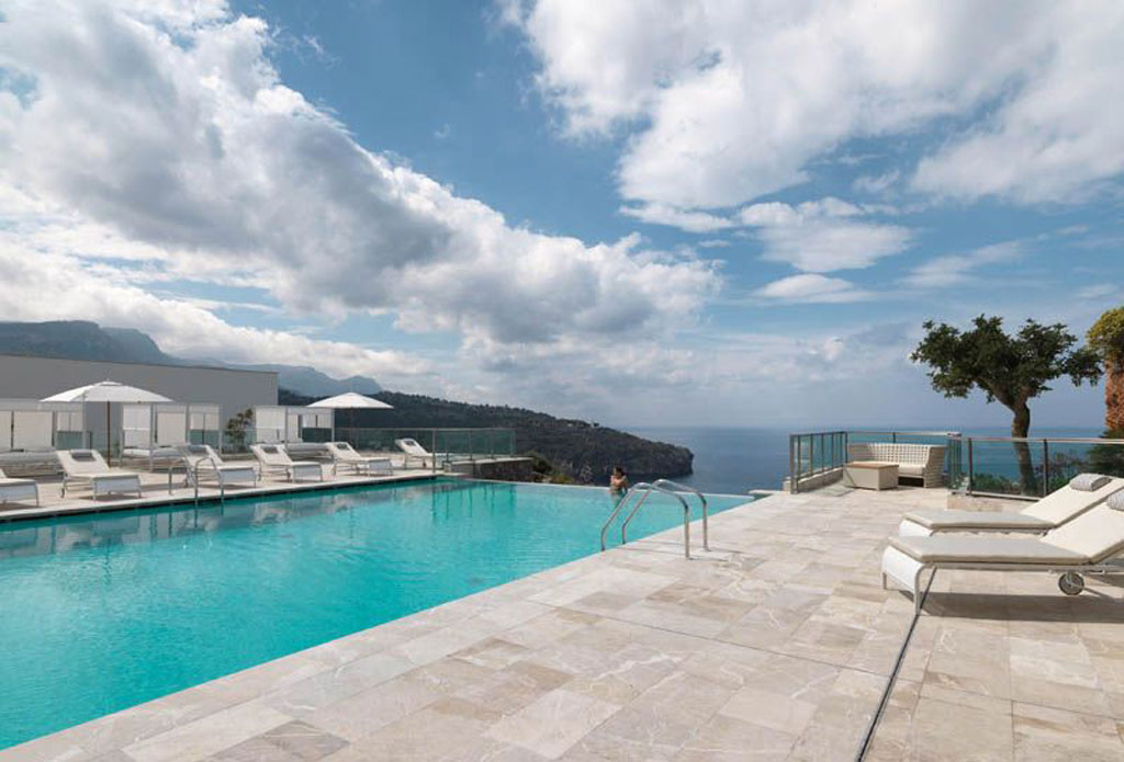 Hotel_Jumeirah_Port_Soller_Infinity_Pool Bild.JumeirahPR Hotel Jumeirah Port Sollér - Pool mit Aussicht