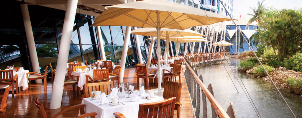 Jumeirah_Beach_Hotel_-_Latitude_-_Terrace_Zuschnitt