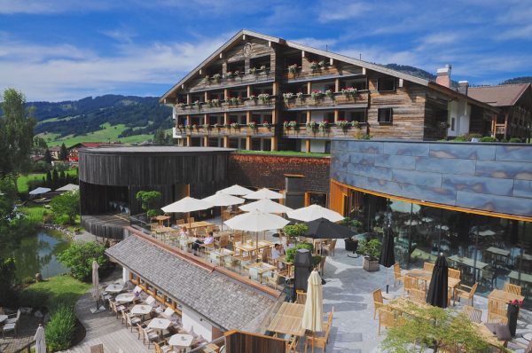 Jungbrunn_Terrassen _mit_Grill _und_Stammhaus.Bild@JungbrunnPR.jpg