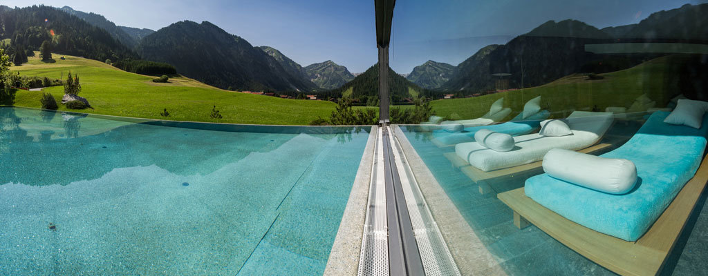 Jungbrunn_Terrazzo Außenpool.Bild@JungbrunnPRquer.jpg