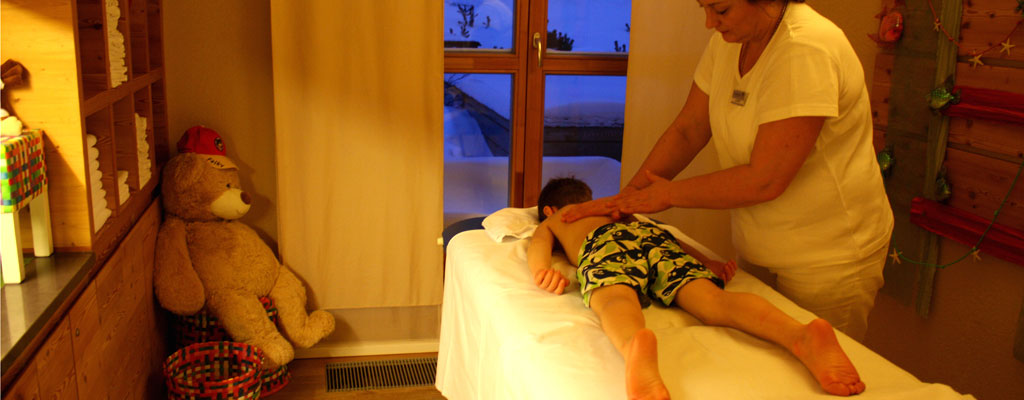 KIndermassage_Hotel Cristallo_Foto_Andrea Fischer_Trips4Kids