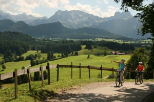 Koenigscard_e-biker_bergpanorama.Bild_Koenigscard.jpg