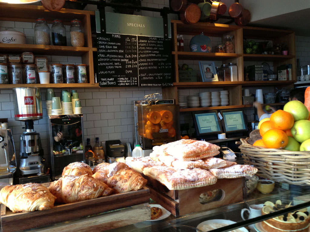 Muriels_Kitchen_Vitrine3.online