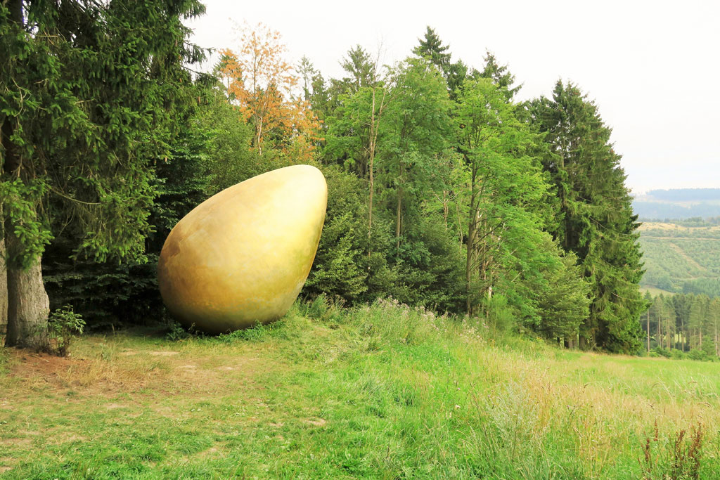 Auf dem Weg der Sinne ... Seit 2001 führt der Rothaarsteig im Sauerland 154 Kilometer weit über die Kämme der Mittelgebirge. Wir haben ihn auf einer abwechslungsreichen Route drei Tage lang ausprobiert. Ein tolles Erlebnis!