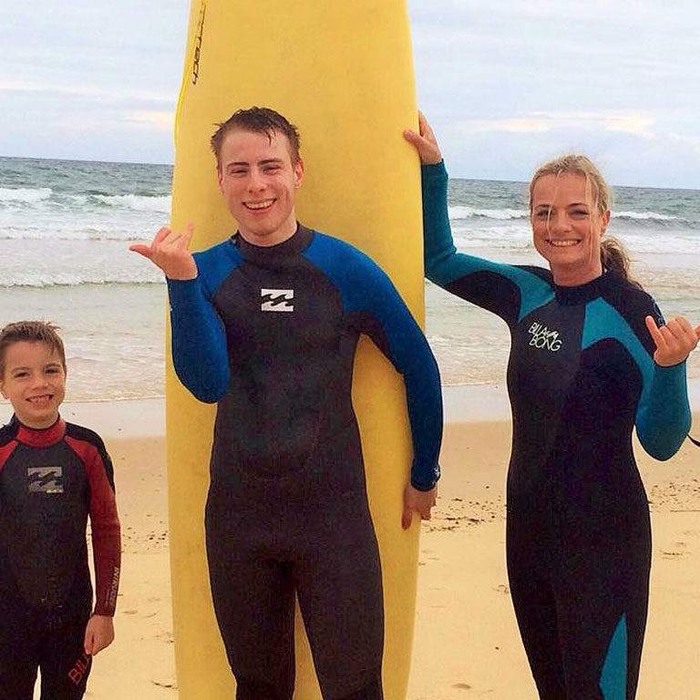 Surfschule_MaxRespect_Strand_Sait-Julie-en-Born©AndreaFischer_Trips4Kids Surfschule_MaxRespect_Strand_Sait-Julie-en-Born©AndreaFischer_Trips4Kids