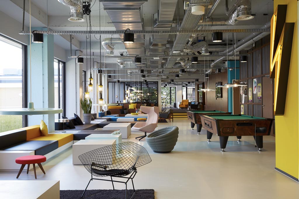 Mehr Designhotel als Studentenbude ist das The Student Hotel, aber die Preise und das Publikum lassen uns jubeln. Eine bunte Mischung von jungen Leuten aus aller Herrenländer macht das besondere Flair aus. Auch ohne Studentenausweis kann man hier ein paar Nächte einchecken. Und mit Teenager-Kids ist es sowieso der Hit!