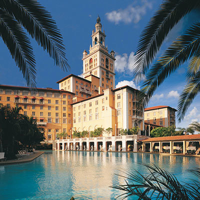 Ein Grandhotel, ein Klassiker, eine Legende, mit dem größten Pool an der US-Ostküste… Es gibt viele Superlative für das “The Biltmore Hotel” und alle treffen zu. Aber das Beste ist: es ist tatsächlich ein wirkliches Familien-Resort, ohne steif oder spießig zu sein …