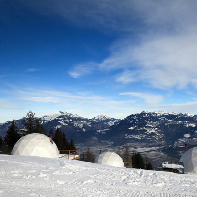 Whitepod_außen_Panorama_Bild_PR_Whitepod Whitepod Lodge Wallis - Aussenansicht
