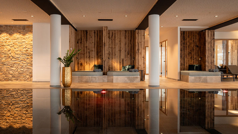 ADEA-Lifestyle-Suites-Fieberbrun_SPA.Bild.ADEA_PR.quer ADEA Lifestyle Suites Fieberbrunn - SPA Indoor Pool bild: ADEA PR