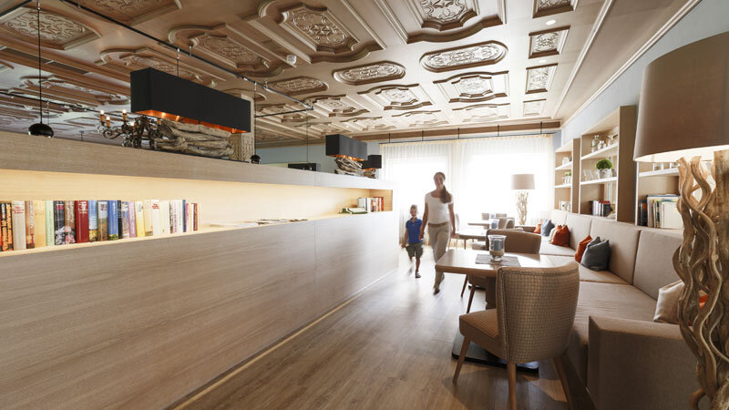 Ambiente-Streklhof Ambiente Lobby vor Speisesaal Streklhof©TineFoto_MartinSteinthaler
