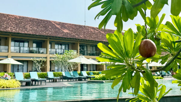 Anantara Kulatara Resort Sri Lanka – Blick Mainpool mit Mango Anantara Kulatara Resort Sri Lanka - Blick Mainpool mit Mango Foto: © Andrea Fischer, Trips4Kids.de