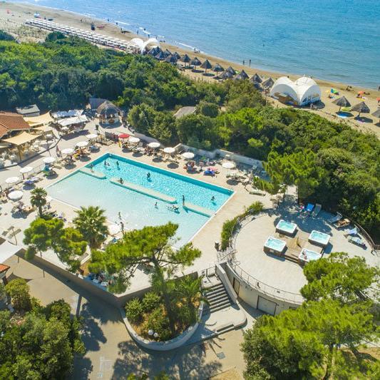 Paradù Eco Resort, Areal mit Pool + Beach Paradù Eco Resort, Areal mit Pool + Beach @ Foto: Paradù Eco Resort