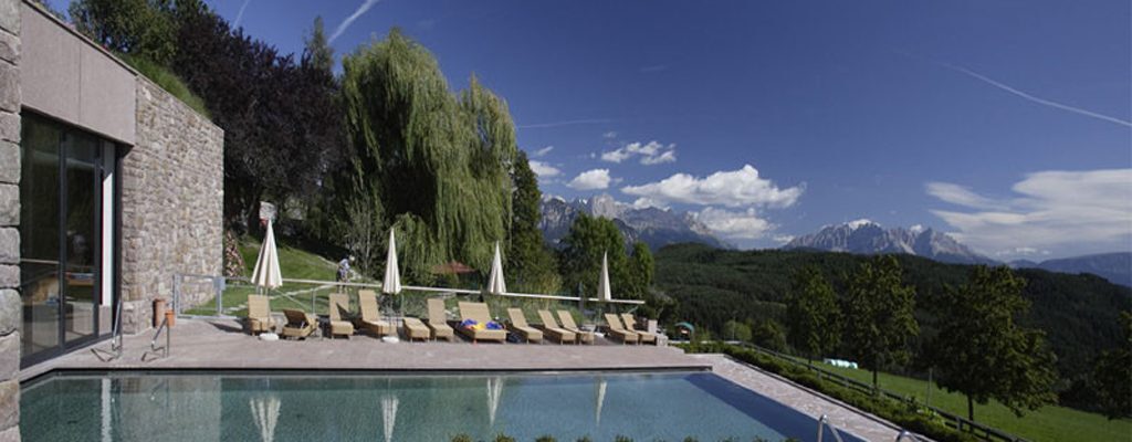 Aussenpool mit Aussicht Foto: © Parkhotel Holzner