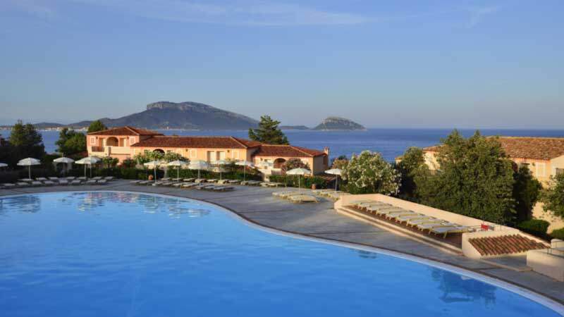 Aussenpool mit Panoramaausblick aufs Meer, VOI Collonna Village Pool mit Panoramaausblick aufs Meer c andrea getuli VOIhotels