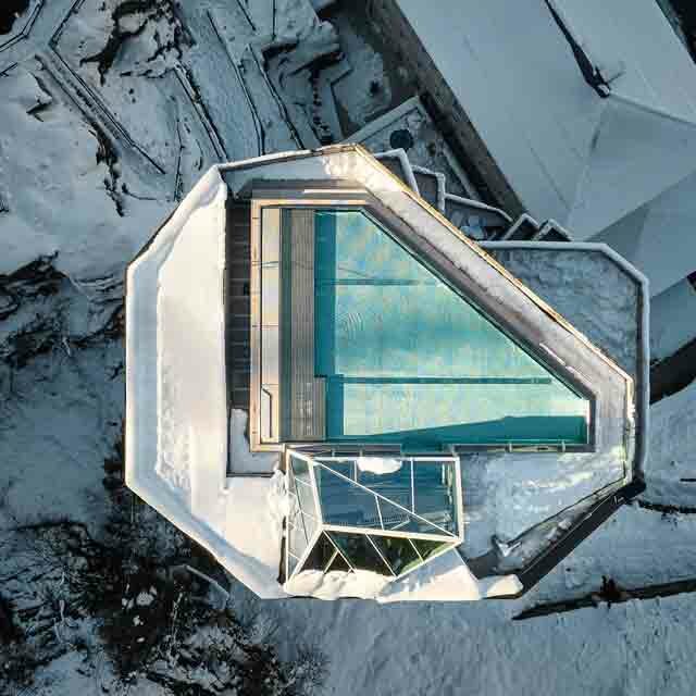 Badeschloss_außenansicht-turm-neubau-rooftop.Bild.Arne_Nagel.3 Badeschloss - Aussenansicht Turm Neubau von oben mit Pool Bild: Arne Nagel