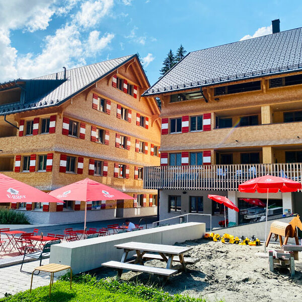 Berghaus Schroecken- Spielplatz-Terrasse Foto: © Andrea Fischer, Trips4Kids.de