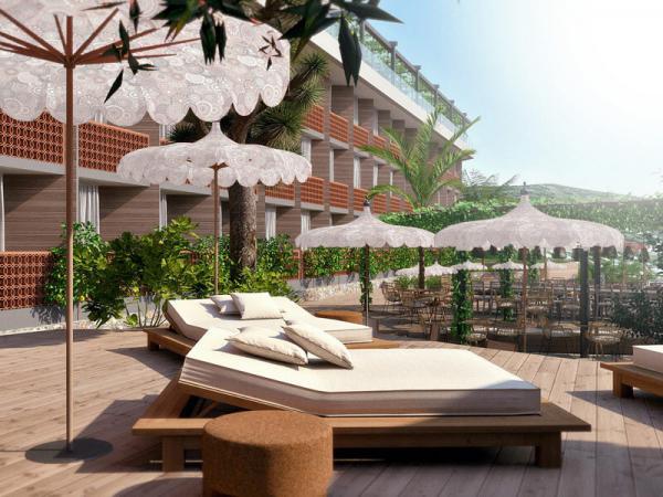 Bikini_Hotel_Terrasse_Liegen.Bild@DesignHotels.3