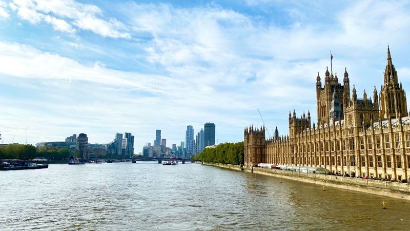 Blick-Themse--Skyline-London
