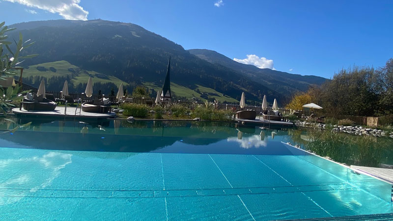 Boeglerhof_Outdoor_Pool.Ausblick.Bild.T4K.13 Boeglerhof Alpbachtal - Ausblick vom Pool Bild: Trips4kids.de