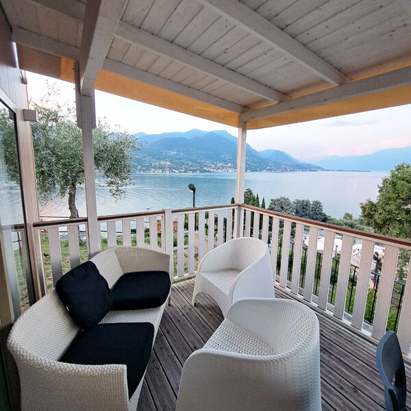 Camping Eden - San Felice del Benaco Terrasse eines Mobil-Homes Bild: A.Schmelter