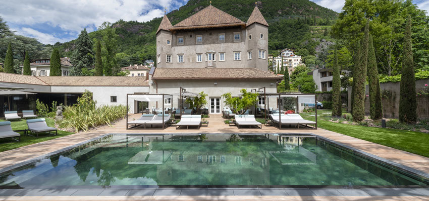 Castel-Hoerrtenberg_Aussen_Sommer.Bild©castel-hörtenberg;-GiovanniDeSandre.quer Castel Hoertenberg Aussenansicht mit Pool