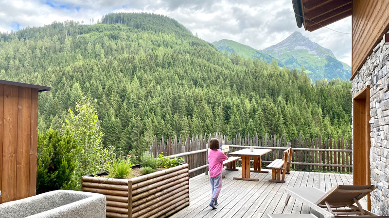 Chalet--Geislerhof--Terrasse mit Panorama Foto: © Andrea Fischer, Trips4Kids.de