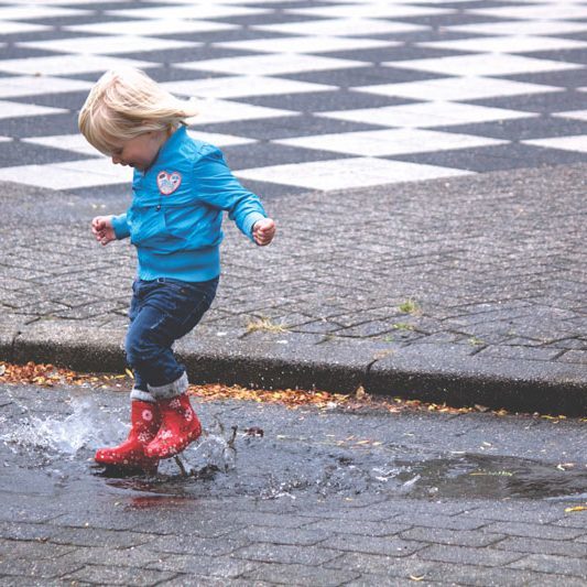 child-fun-jump.Bild@P&C child-fun-jump Bild P&C