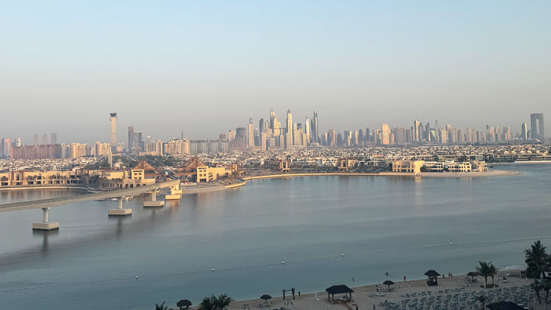 Dubai-Skyline-Blick-von-Atlantis-The-Palm Foto: © Andrea Fischer Trips4Kids.de