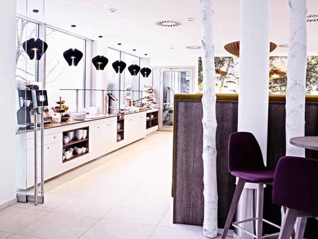 Wer plant mit der ganzen Familie nach Salzburg zu fahren, für den haben wir einen tollen Tipp: Das Eco Suite Hotel in Itzling. Im Grünen, direkt an der Salzach gelegen und trotzdem ganz nah am Zentrum. Und alle Zimmer sind Suiten im coolen Design! We like!
