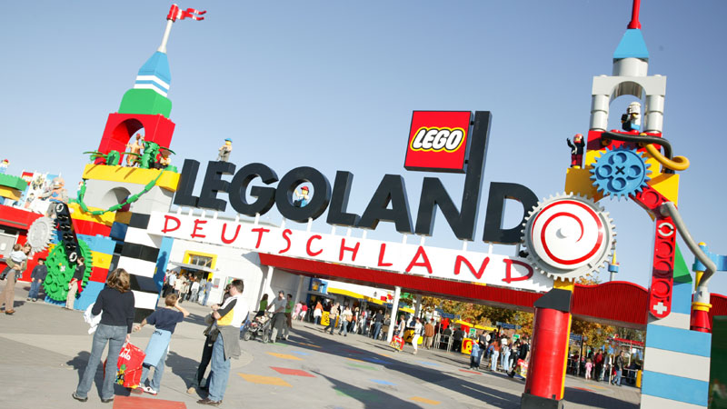 Eingang-LEGOLAND-Bild©TVABS.quer Bayerisch-Schwaben - Eingang Legoland Guenzburg Bild: Tvabs