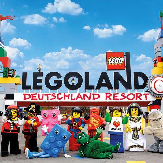 Eingangsportal_Walking_Char Eingangsportal Legoland Deutschland