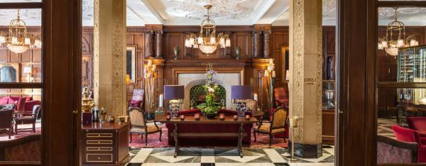 Fairmont Hotel Vier Jahreszeiten Hamburg – Wohnhalle.Bild©Guido Leifhelm.quer
