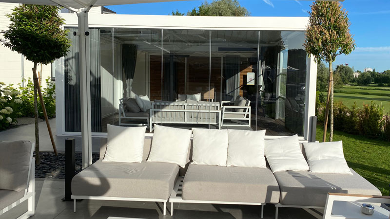 Fairway Hotel Arras - Sofa auf der Terrasse