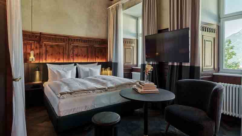 Grand_Hotel_Straubinger_doppelzimmer-zirbe.Bild_Arne_Nagel.quer Grand Hotel Straubinger - Doppelzimmer Zirbe Bild: Arne Nagel